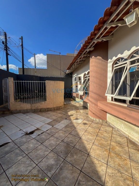 Casa Residencial à venda no bairro Veneza de Londrina com 130m<sup>2</sup> útil, 2 quartos, 1 vaga de garagem