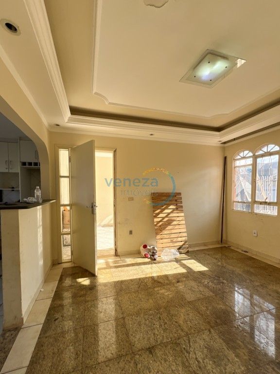 Casa Residencial à venda no bairro Veneza de Londrina com 130m<sup>2</sup> útil, 2 quartos, 1 vaga de garagem