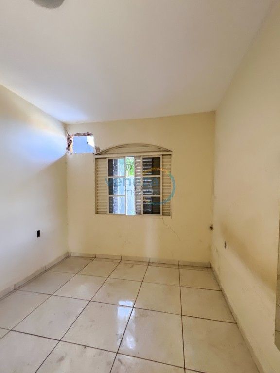 Casa Residencial à venda no bairro Veneza de Londrina com 130m<sup>2</sup> útil, 2 quartos, 1 vaga de garagem