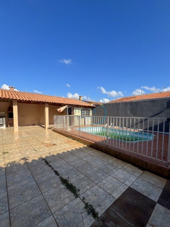 Casa Residencial à venda no bairro Veneza de Londrina com 130m<sup>2</sup> útil, 2 quartos, 1 vaga de garagem