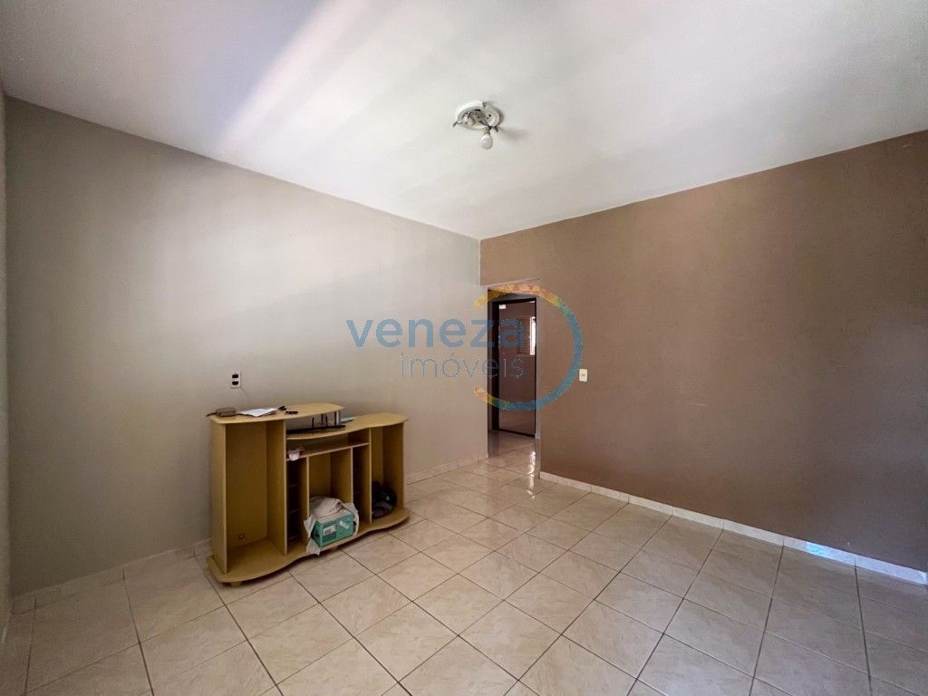 Casa Residencial à venda no bairro Portal do Sol de Londrina com 70m<sup>2</sup> útil, 2 quartos, 4 vagas de garagem