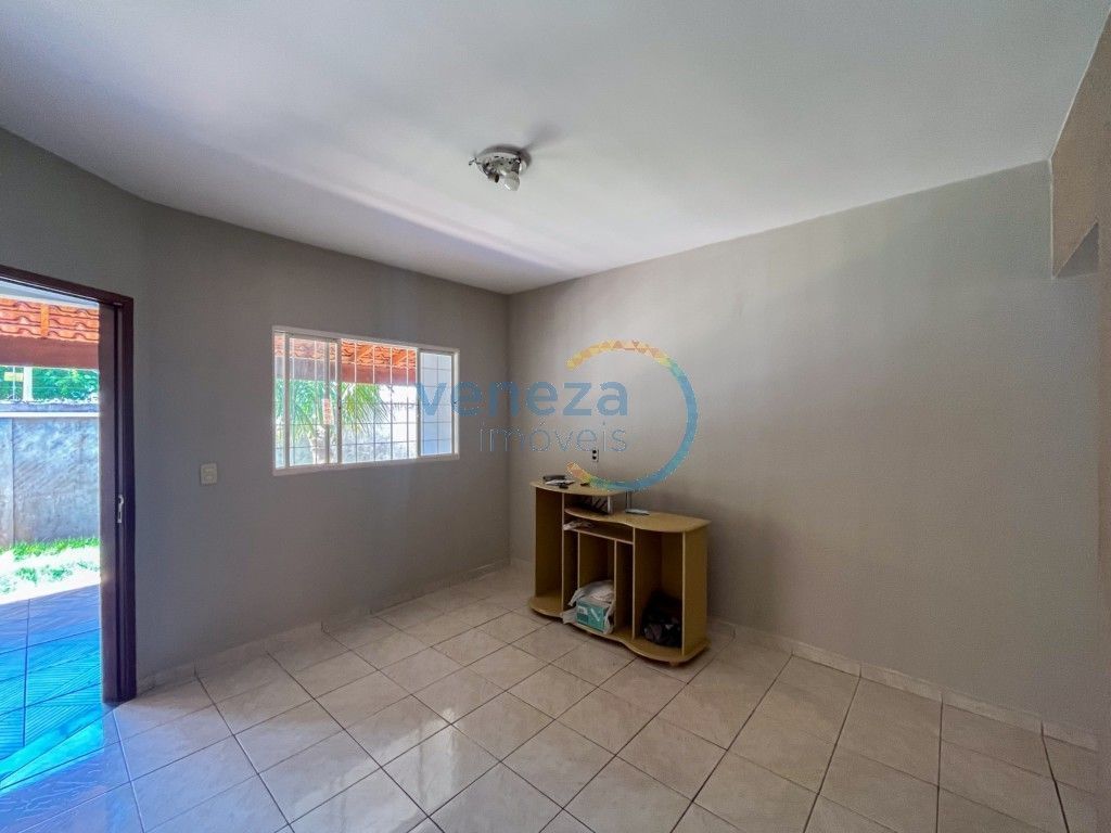 Casa Residencial à venda no bairro Portal do Sol de Londrina com 70m<sup>2</sup> útil, 2 quartos, 4 vagas de garagem