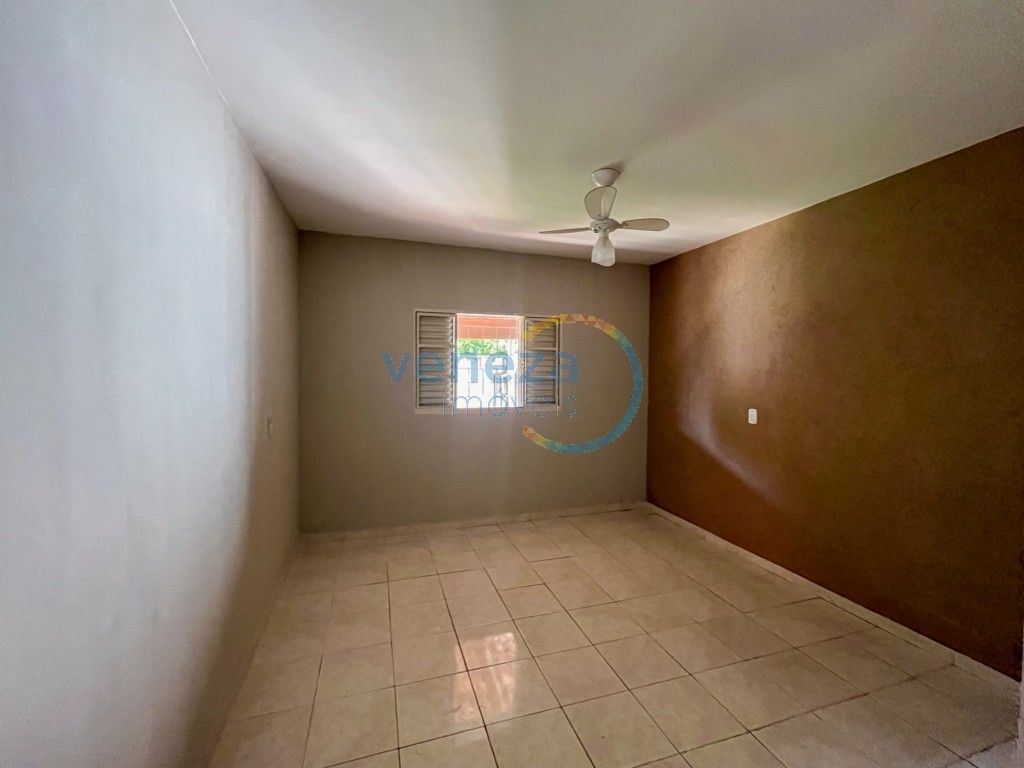 Casa Residencial à venda no bairro Portal do Sol de Londrina com 70m<sup>2</sup> útil, 2 quartos, 4 vagas de garagem