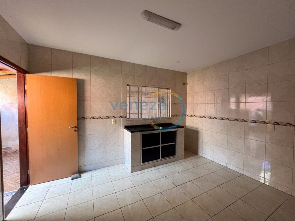 Casa Residencial à venda no bairro Portal do Sol de Londrina com 70m<sup>2</sup> útil, 2 quartos, 4 vagas de garagem