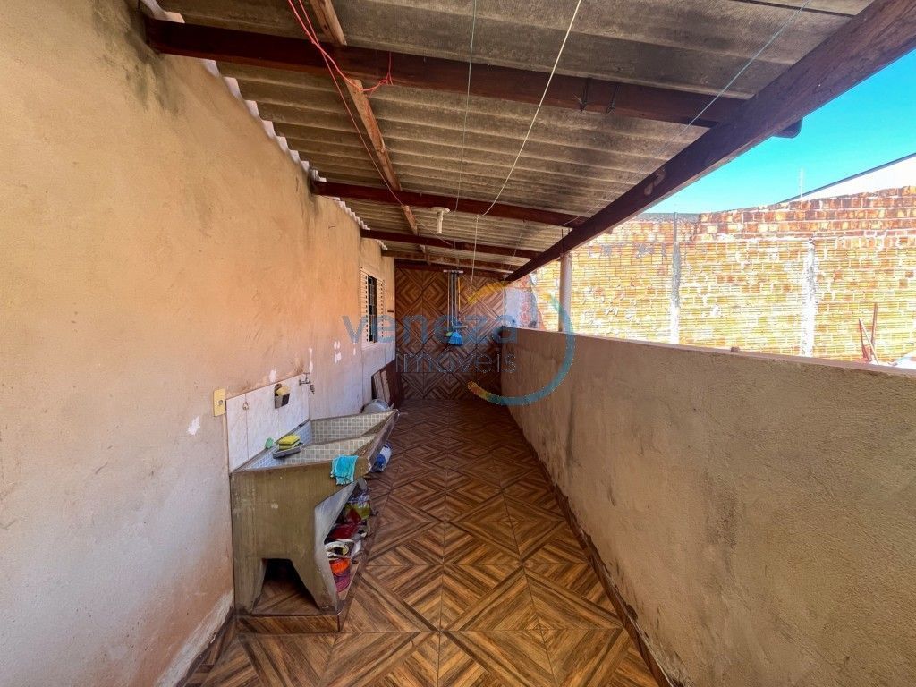 Casa Residencial à venda no bairro Portal do Sol de Londrina com 70m<sup>2</sup> útil, 2 quartos, 4 vagas de garagem