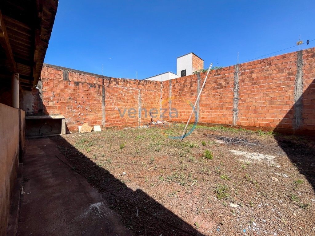 Casa Residencial à venda no bairro Portal do Sol de Londrina com 70m<sup>2</sup> útil, 2 quartos, 4 vagas de garagem