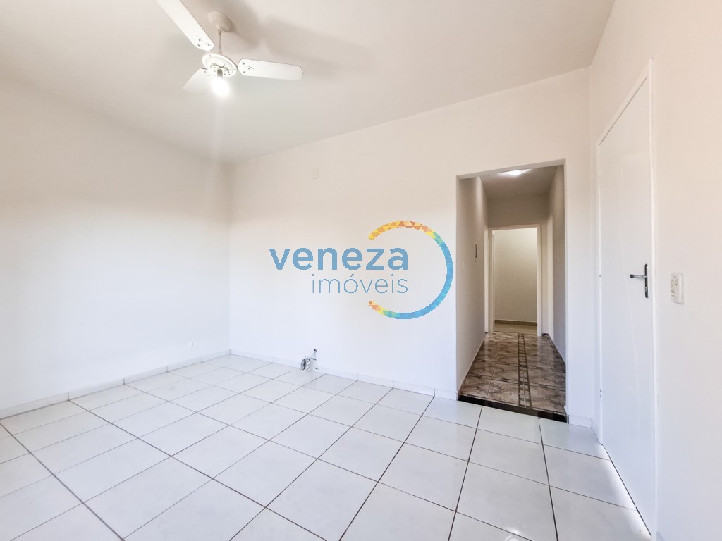 Casa Residencial à venda no bairro Albatroz de Londrina com 105m<sup>2</sup> útil, 3 quartos, 3 vagas de garagem