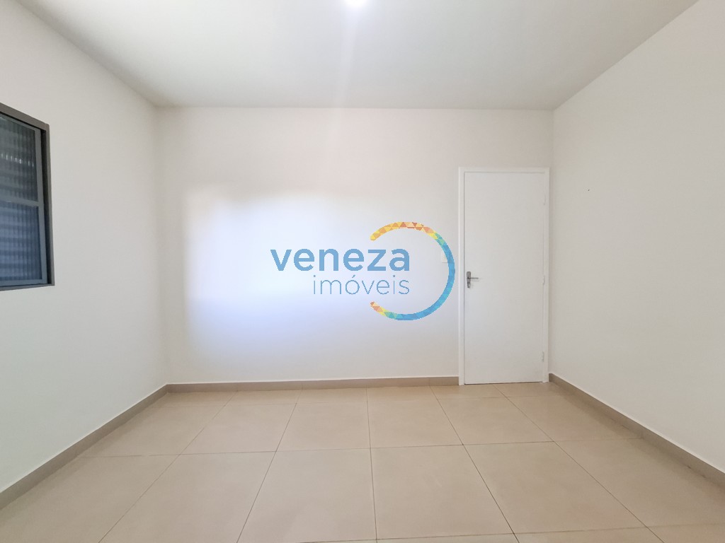 Casa Residencial à venda no bairro Albatroz de Londrina com 105m<sup>2</sup> útil, 3 quartos, 3 vagas de garagem