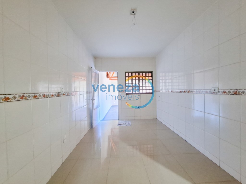 Casa Residencial à venda no bairro Albatroz de Londrina com 105m<sup>2</sup> útil, 3 quartos, 3 vagas de garagem