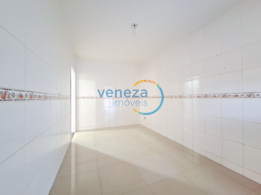 Casa Residencial à venda no bairro Albatroz de Londrina com 105m<sup>2</sup> útil, 3 quartos, 3 vagas de garagem