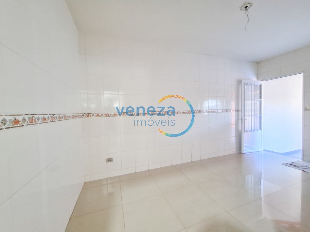 Casa Residencial à venda no bairro Albatroz de Londrina com 105m<sup>2</sup> útil, 3 quartos, 3 vagas de garagem