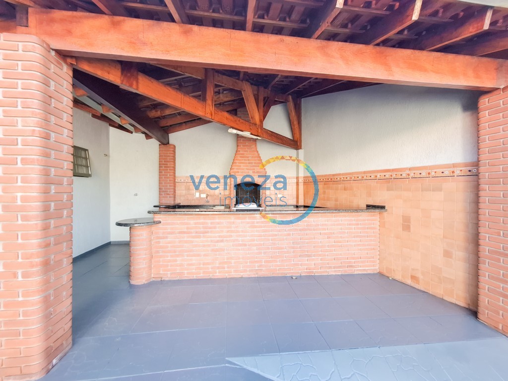 Casa Residencial à venda no bairro Albatroz de Londrina com 105m<sup>2</sup> útil, 3 quartos, 3 vagas de garagem