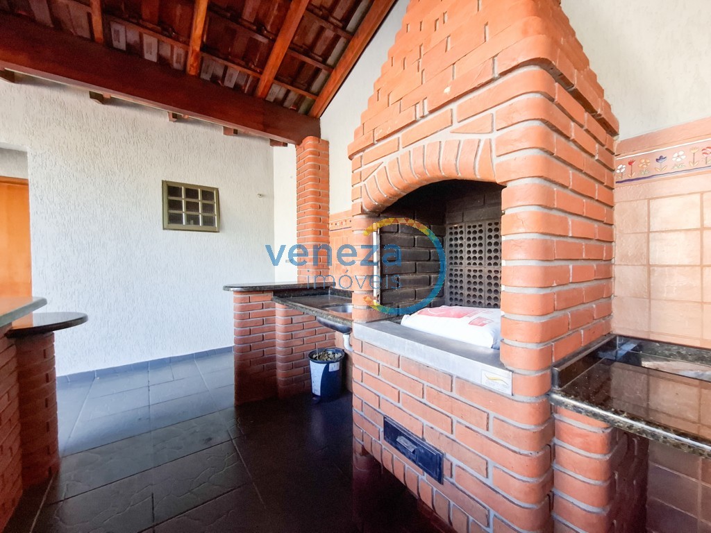 Casa Residencial à venda no bairro Albatroz de Londrina com 105m<sup>2</sup> útil, 3 quartos, 3 vagas de garagem