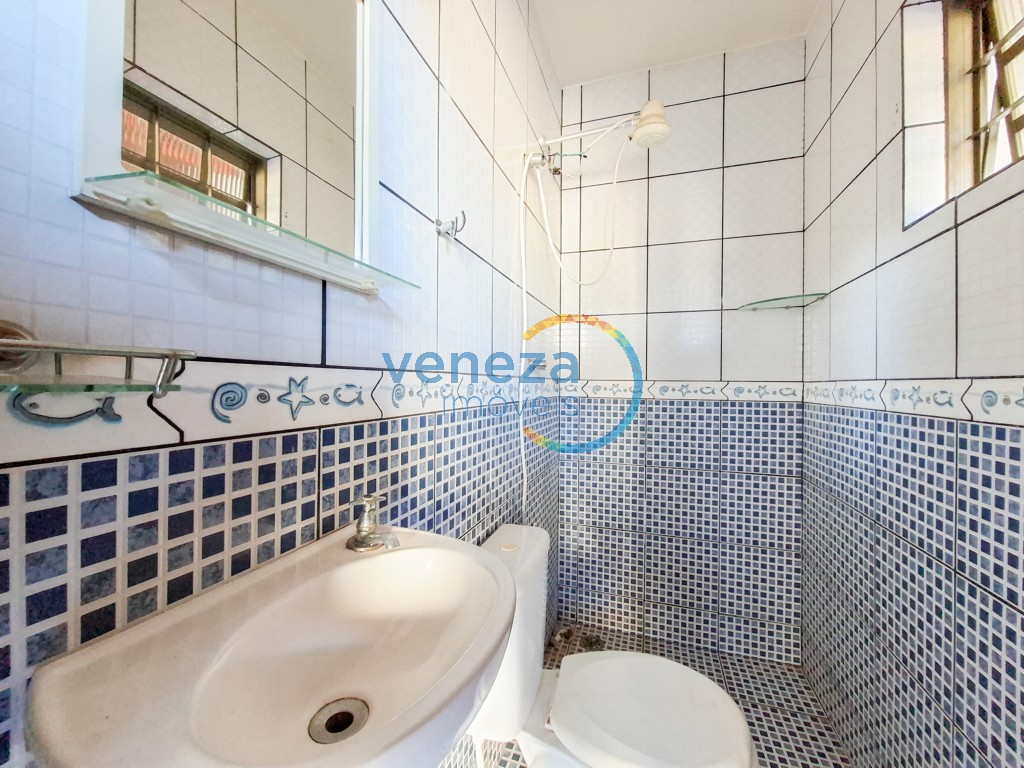 Casa Residencial à venda no bairro Albatroz de Londrina com 105m<sup>2</sup> útil, 3 quartos, 3 vagas de garagem