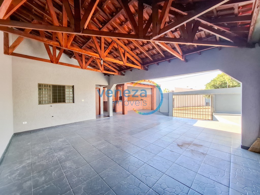 Casa Residencial à venda no bairro Albatroz de Londrina com 105m<sup>2</sup> útil, 3 quartos, 3 vagas de garagem