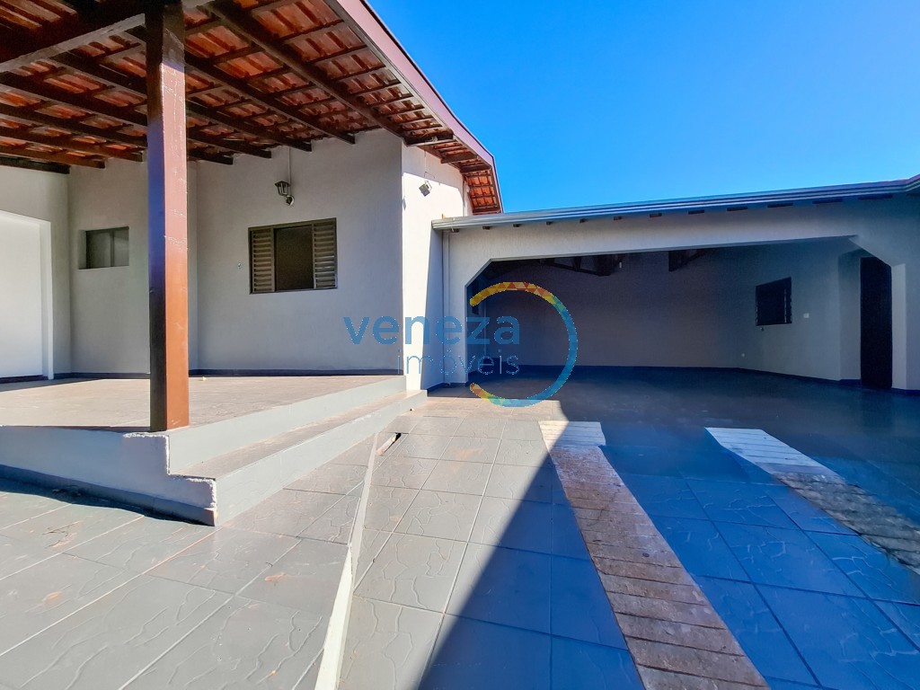 Casa Residencial à venda no bairro Albatroz de Londrina com 105m<sup>2</sup> útil, 3 quartos, 3 vagas de garagem