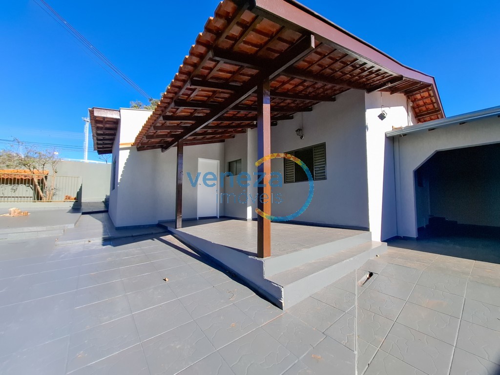 Casa Residencial à venda no bairro Albatroz de Londrina com 105m<sup>2</sup> útil, 3 quartos, 3 vagas de garagem