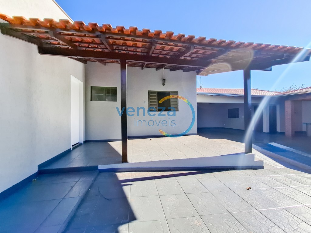 Casa Residencial à venda no bairro Albatroz de Londrina com 105m<sup>2</sup> útil, 3 quartos, 3 vagas de garagem