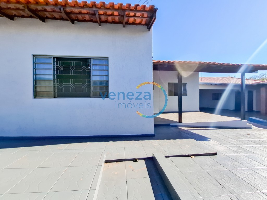 Casa Residencial à venda no bairro Albatroz de Londrina com 105m<sup>2</sup> útil, 3 quartos, 3 vagas de garagem