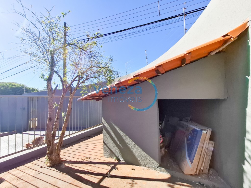 Casa Residencial à venda no bairro Albatroz de Londrina com 105m<sup>2</sup> útil, 3 quartos, 3 vagas de garagem