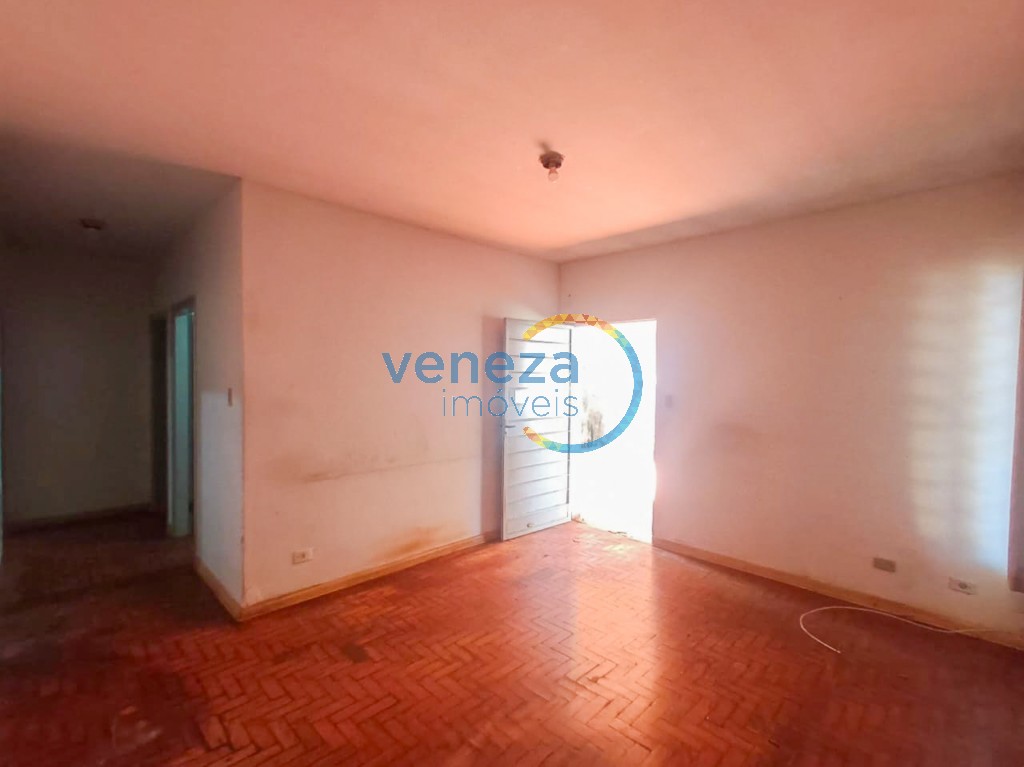 Casa Residencial à venda no bairro Albatroz de Londrina com 110m<sup>2</sup> útil, 3 quartos, 1 vaga de garagem