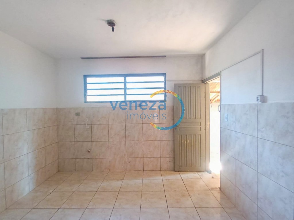 Casa Residencial à venda no bairro Albatroz de Londrina com 110m<sup>2</sup> útil, 3 quartos, 1 vaga de garagem