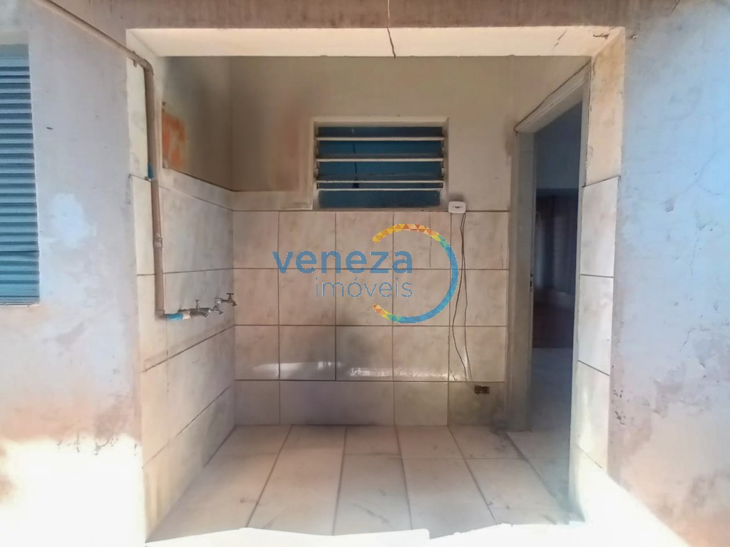 Casa Residencial à venda no bairro Albatroz de Londrina com 110m<sup>2</sup> útil, 3 quartos, 1 vaga de garagem