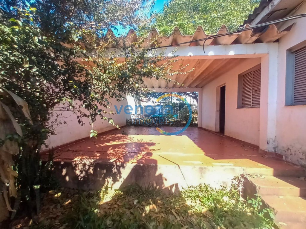 Casa Residencial à venda no bairro Albatroz de Londrina com 110m<sup>2</sup> útil, 3 quartos, 1 vaga de garagem