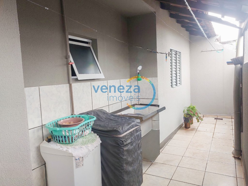 Casa Residencial à venda no bairro Perola de Londrina com 60m<sup>2</sup> útil, 3 quartos, 2 vagas de garagem