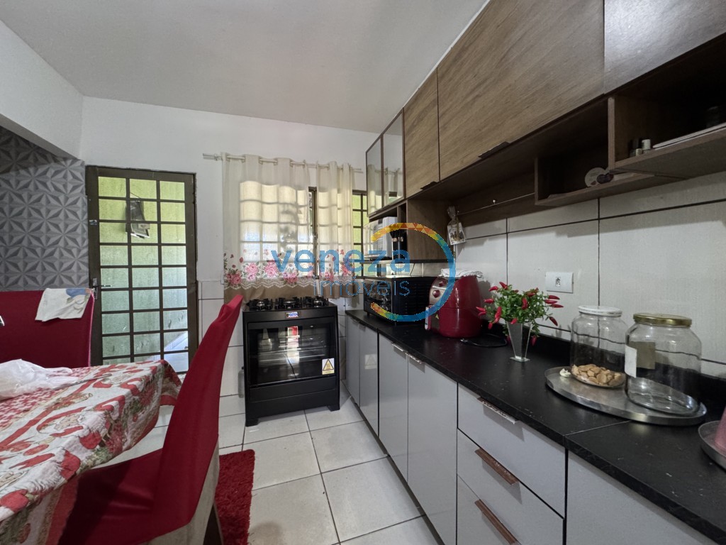 Casa Residencial à venda no bairro Jardim Bela Italia de Londrina com 88.32m<sup>2</sup> útil, 2 quartos, 1 vaga de garagem