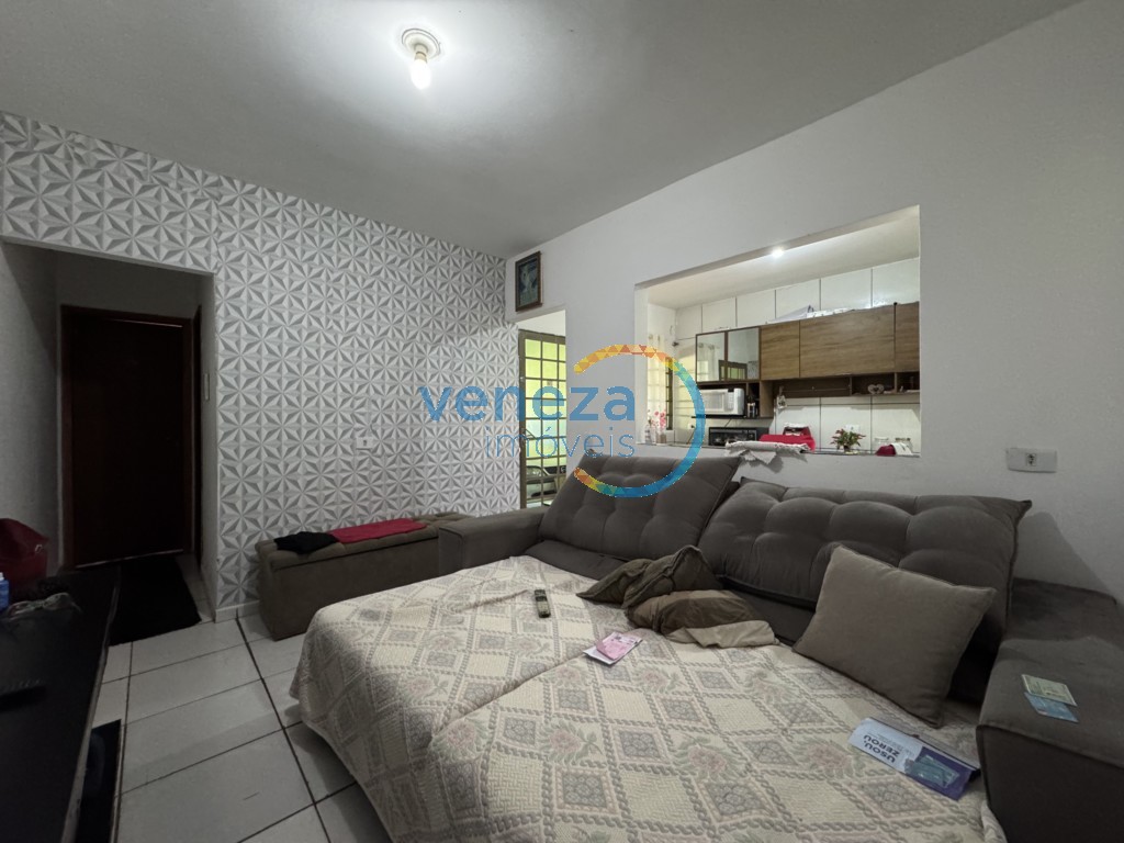 Casa Residencial à venda no bairro Jardim Bela Italia de Londrina com 88.32m<sup>2</sup> útil, 2 quartos, 1 vaga de garagem