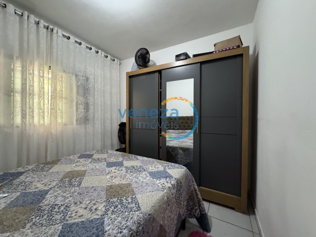 Casa Residencial à venda no bairro Jardim Bela Italia de Londrina com 88.32m<sup>2</sup> útil, 2 quartos, 1 vaga de garagem