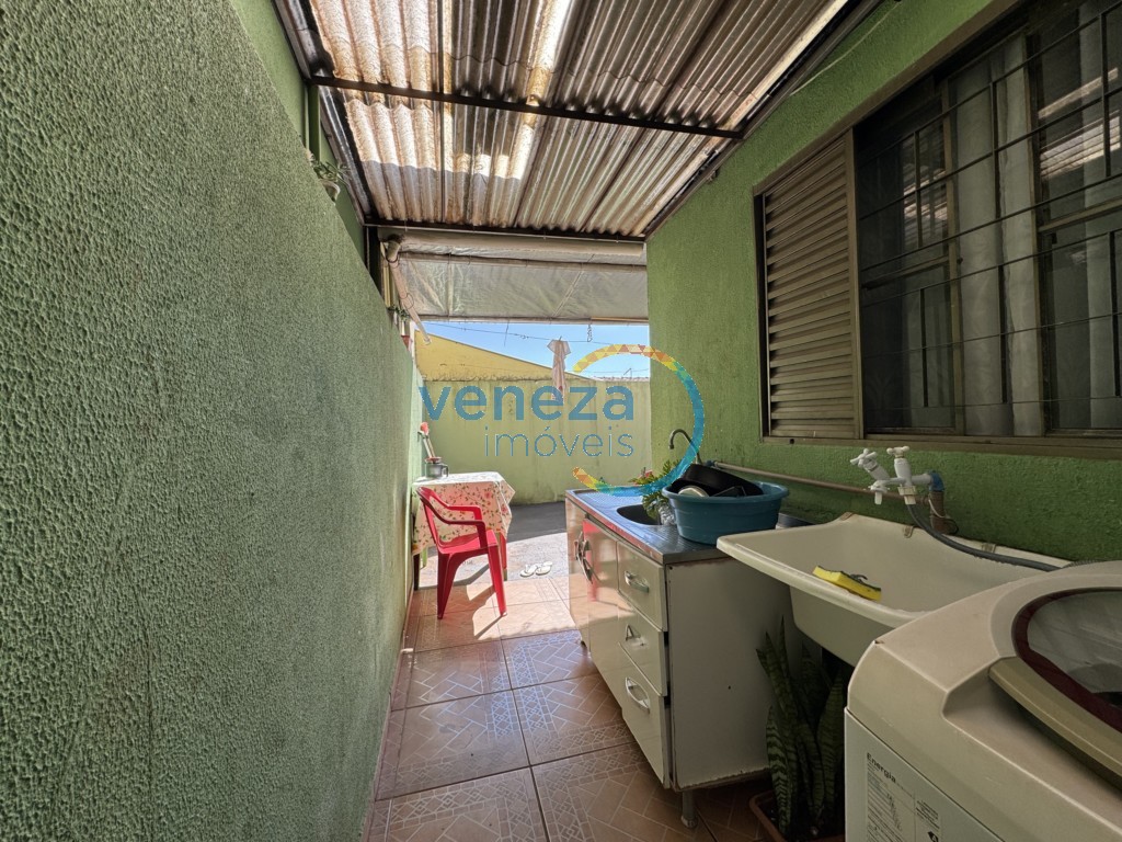 Casa Residencial à venda no bairro Jardim Bela Italia de Londrina com 88.32m<sup>2</sup> útil, 2 quartos, 1 vaga de garagem