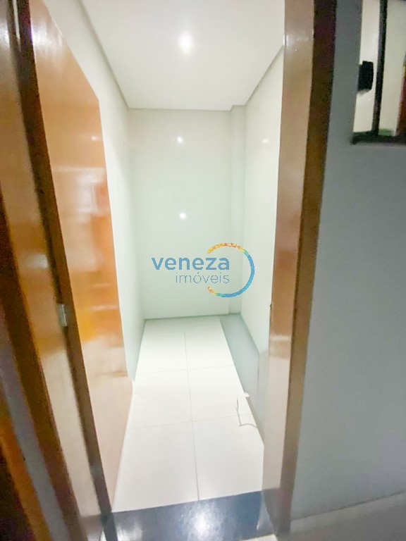 Casa Residencial à venda no bairro Lon Rita de Londrina com 226.8m<sup>2</sup> útil, 4 quartos, 5 vagas de garagem