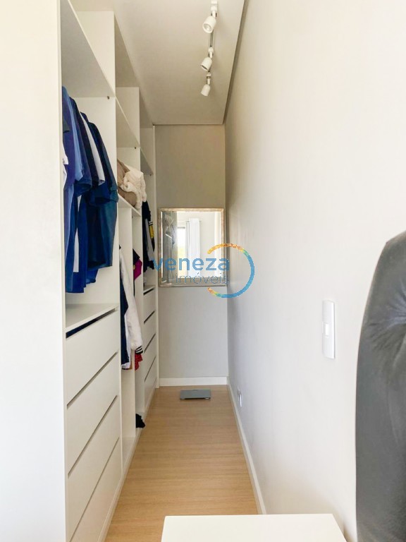 Casa Residencial à venda no bairro Lon Rita de Londrina com 226.8m<sup>2</sup> útil, 4 quartos, 5 vagas de garagem