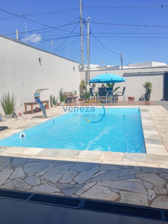 Casa Residencial à venda no bairro Lon Rita de Londrina com 226.8m<sup>2</sup> útil, 4 quartos, 5 vagas de garagem