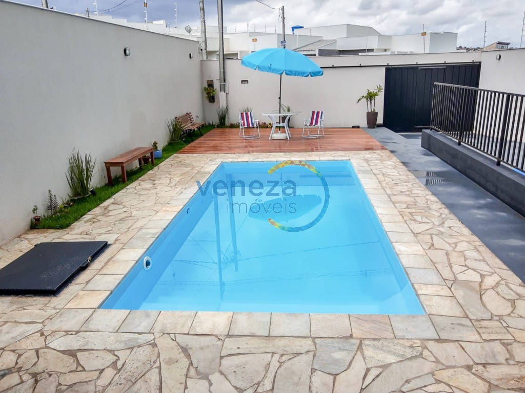 Casa Residencial à venda no bairro Lon Rita de Londrina com 226.8m<sup>2</sup> útil, 4 quartos, 5 vagas de garagem