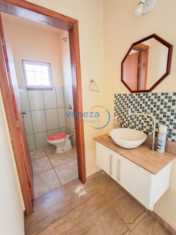 Casa Residencial à venda no bairro Colina Verde de Londrina com 164m<sup>2</sup> útil, 2 quartos, 4 vagas de garagem