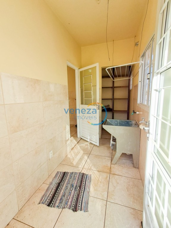 Casa Residencial à venda no bairro Colina Verde de Londrina com 164m<sup>2</sup> útil, 2 quartos, 4 vagas de garagem