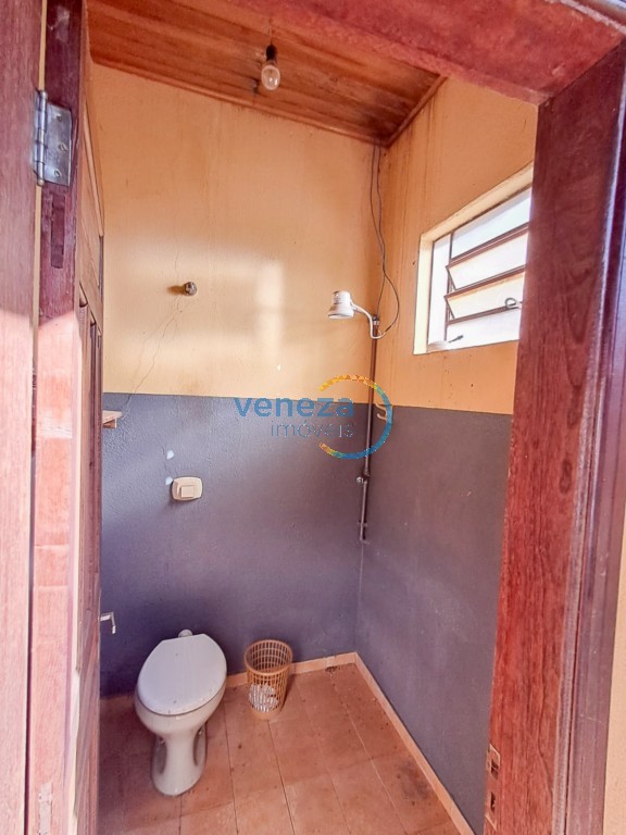 Casa Residencial à venda no bairro Colina Verde de Londrina com 164m<sup>2</sup> útil, 2 quartos, 4 vagas de garagem