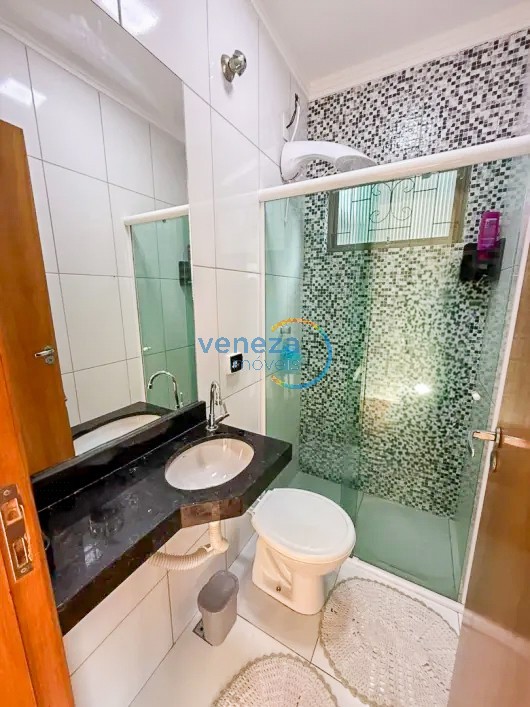 Casa Residencial à venda no bairro Sao Pedro de Londrina com 140m<sup>2</sup> útil, 3 quartos, 2 vagas de garagem