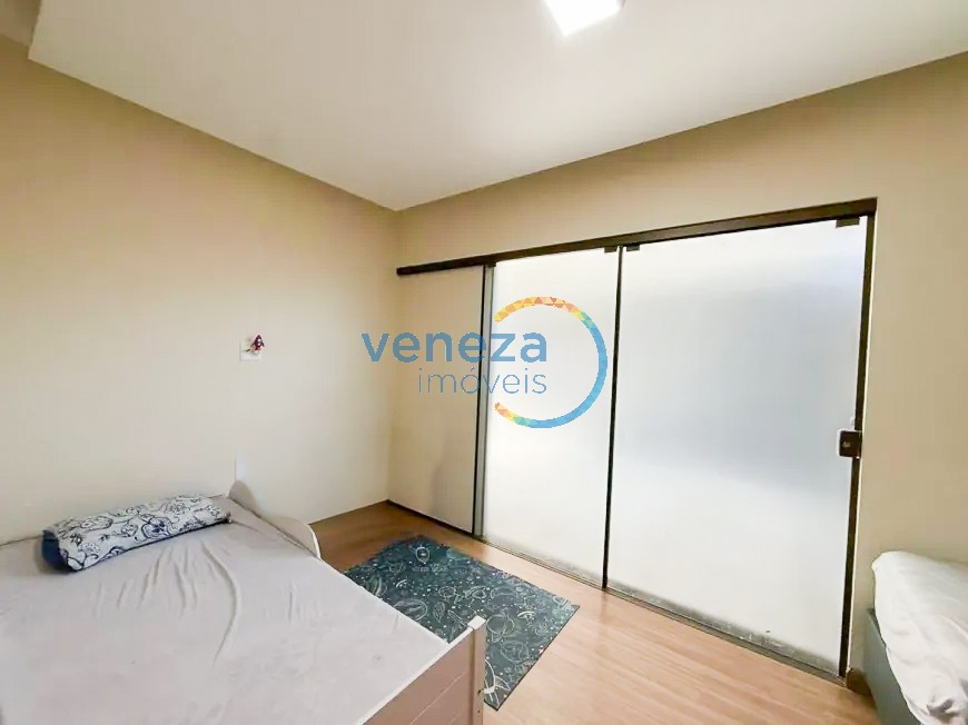 Casa Residencial à venda no bairro Sao Pedro de Londrina com 140m<sup>2</sup> útil, 3 quartos, 2 vagas de garagem