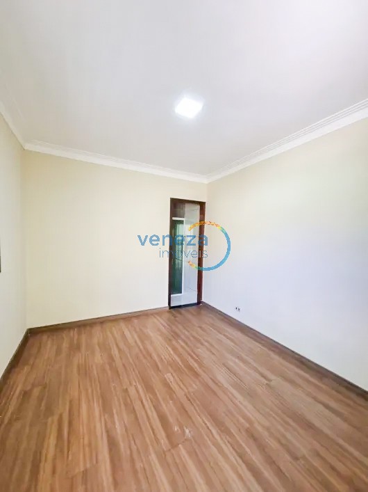 Casa Residencial à venda no bairro Sao Pedro de Londrina com 140m<sup>2</sup> útil, 3 quartos, 2 vagas de garagem