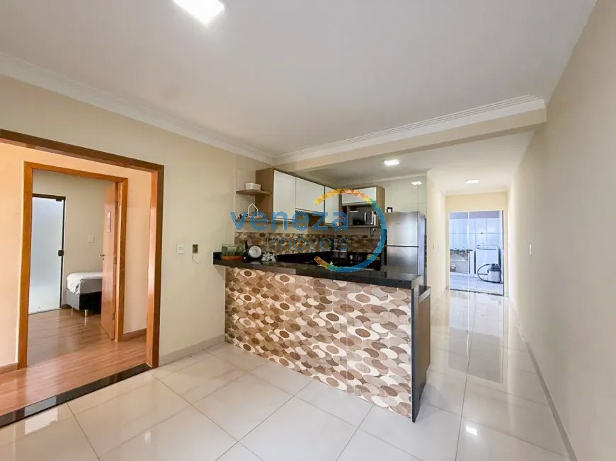 Casa Residencial à venda no bairro Sao Pedro de Londrina com 140m<sup>2</sup> útil, 3 quartos, 2 vagas de garagem