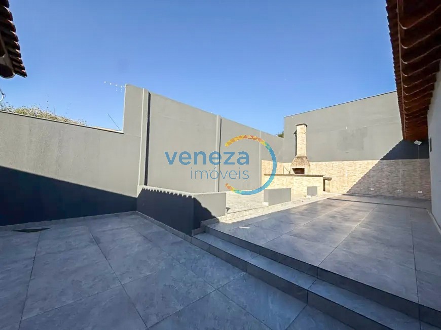 Casa Residencial à venda no bairro Sao Pedro de Londrina com 140m<sup>2</sup> útil, 3 quartos, 2 vagas de garagem