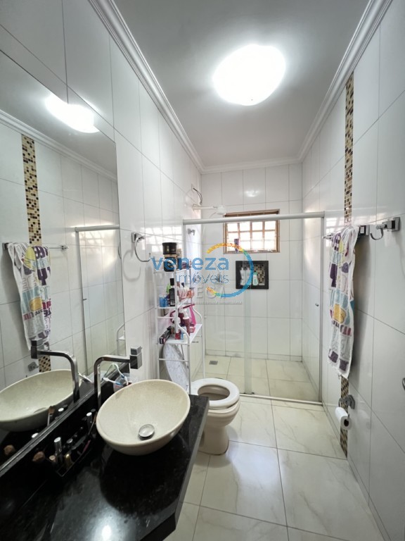 Casa Residencial à venda no bairro Jardim Antonio Semprebom de Ibipora com 214m<sup>2</sup> útil, 3 quartos, 2 vagas de garagem