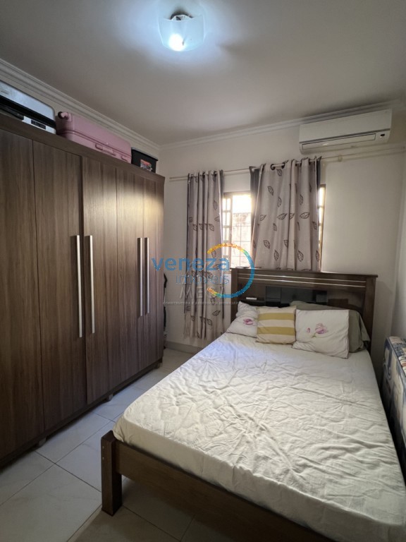 Casa Residencial à venda no bairro Jardim Antonio Semprebom de Ibipora com 214m<sup>2</sup> útil, 3 quartos, 2 vagas de garagem