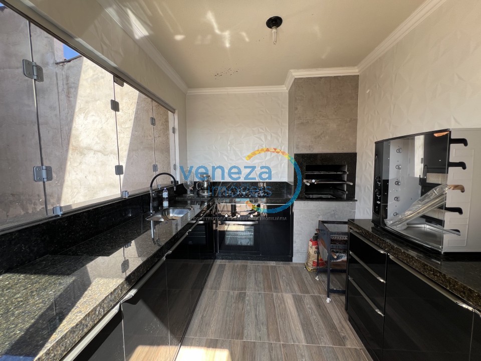 Casa Residencial à venda no bairro Jardim Antonio Semprebom de Ibipora com 214m<sup>2</sup> útil, 3 quartos, 2 vagas de garagem