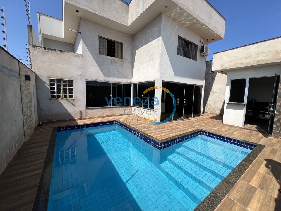 Casa Residencial à venda no bairro Jardim Antonio Semprebom de Ibipora com 214m<sup>2</sup> útil, 3 quartos, 2 vagas de garagem