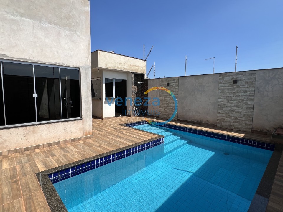 Casa Residencial à venda no bairro Jardim Antonio Semprebom de Ibipora com 214m<sup>2</sup> útil, 3 quartos, 2 vagas de garagem